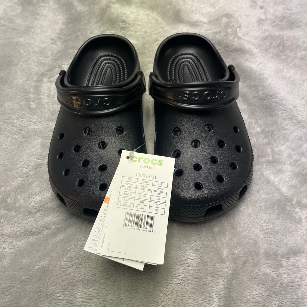 Crocs. Black. Womens 4/Men’s 2. Never worn!